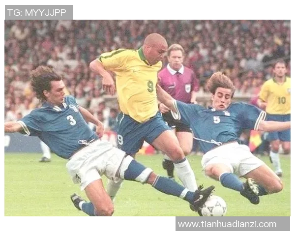 足球明星背后的故事与成就揭秘他们如何改变了这项运动的未来